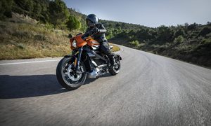 harley davidson electrica livewire 2019 12 700x467 c