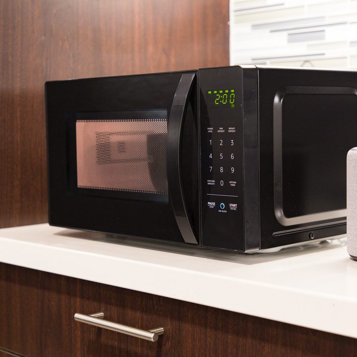 revision microondas amazonbasics alexa microwave review 5915