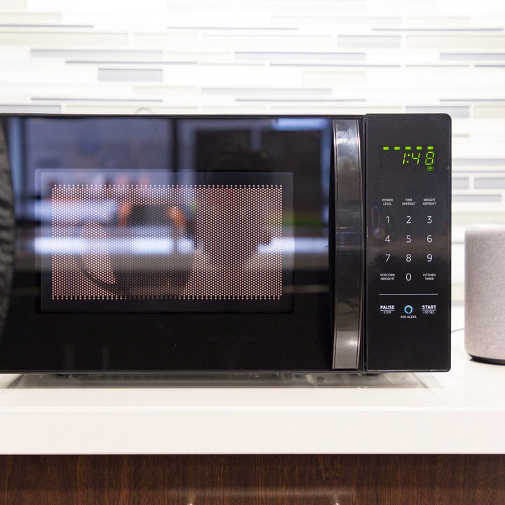 revision microondas amazonbasics alexa microwave review 5917
