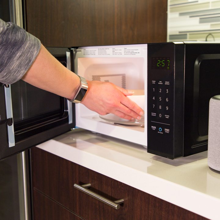 revision microondas amazonbasics alexa microwave review 5924