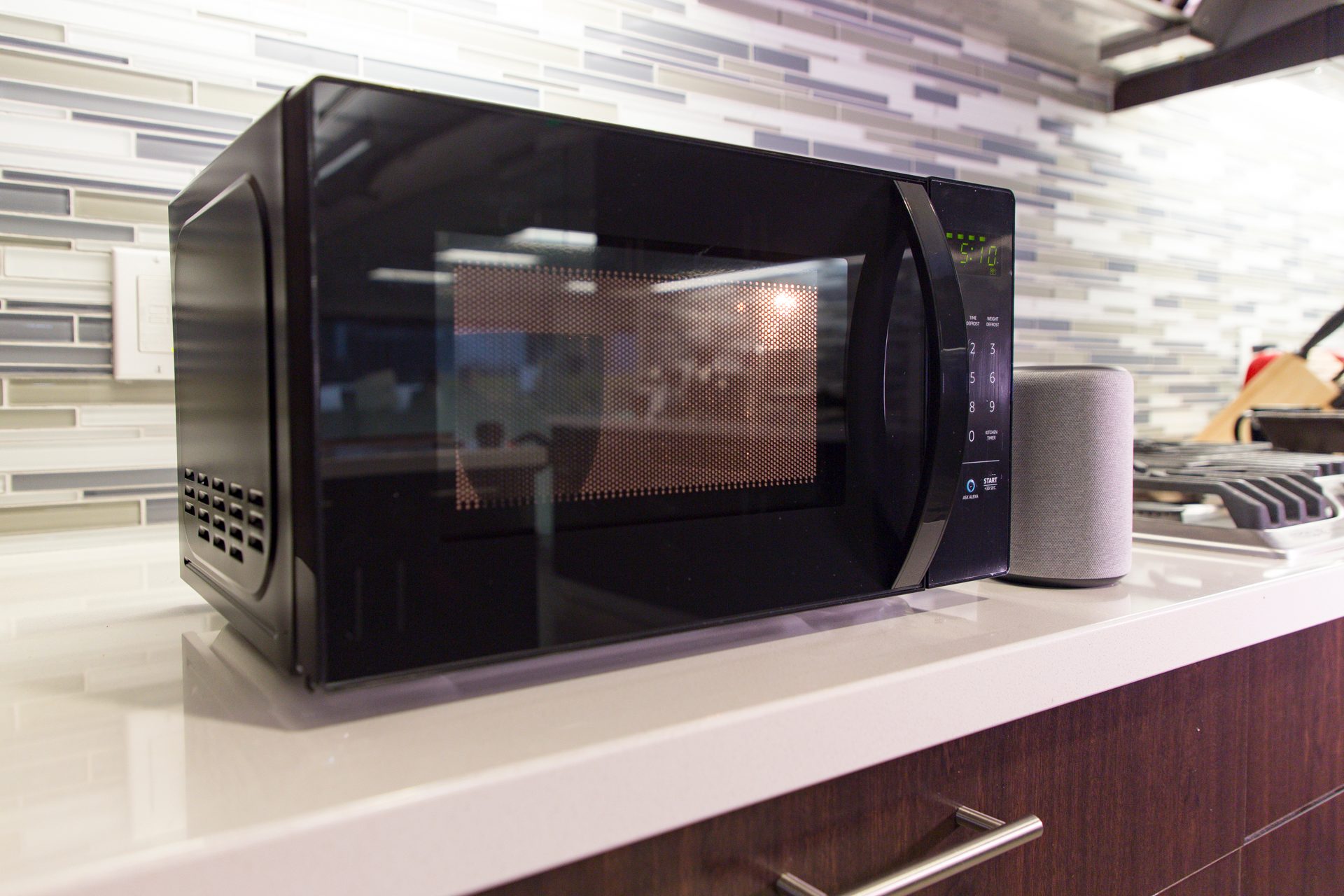 revision microondas amazonbasics alexa microwave review 5928