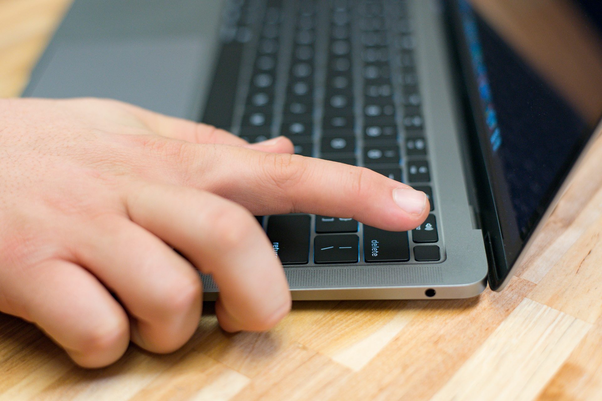 revision mac book air 2018 macbook review 5876 800x534 c