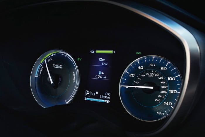 subaru crosstrek hybrid 2019 8  700x467 c