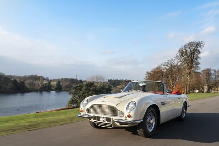 aston martin conversion electrica reversible clasicos heritage ev 2 700x467 c