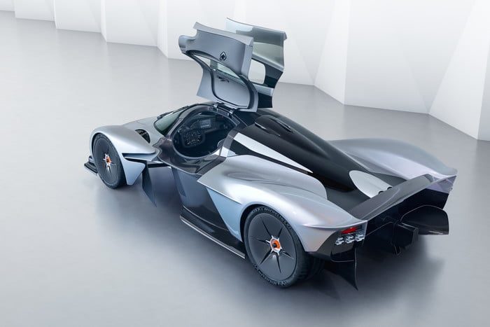 aston martin valkyrie hiperauto 03 700x467 c