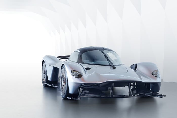 aston martin valkyrie hiperauto 07 700x467 c