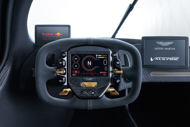 aston martin valkyrie hiperauto 12 700x467 c