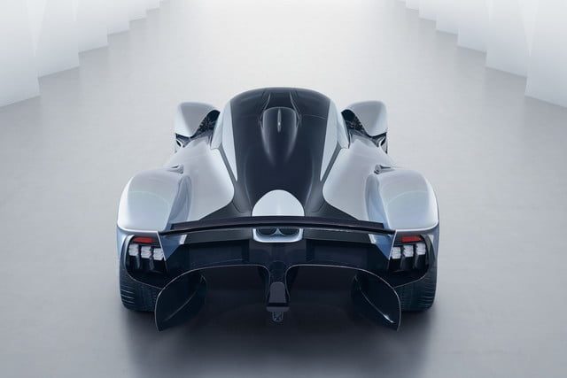 aston martin valkyrie hiperauto 13 700x467 c