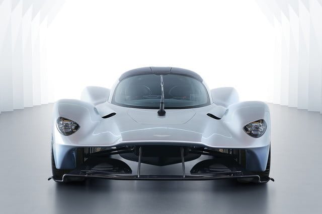 aston martin valkyrie hiperauto 16 700x467 c