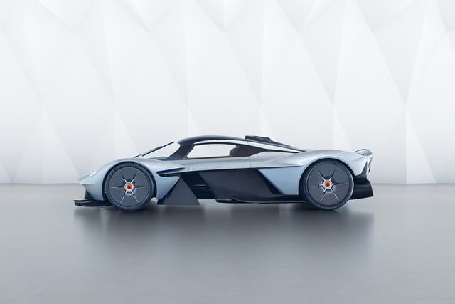 aston martin valkyrie hiperauto 17 700x467 c