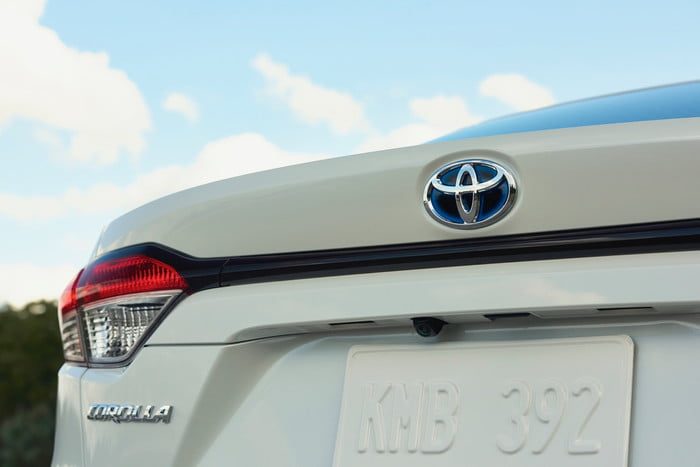 toyota corolla hibrido 2020 hybrid 002 700x467 c