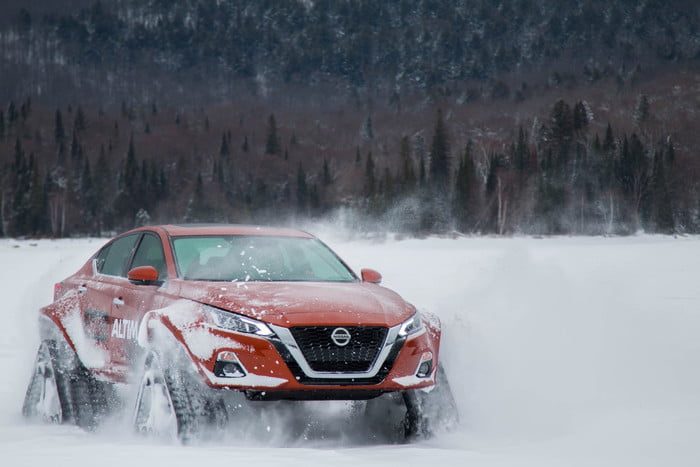nissan altima sedan oruga nieve 2019 01 17 te awd car project photo rolling front 03 source 700x467 c
