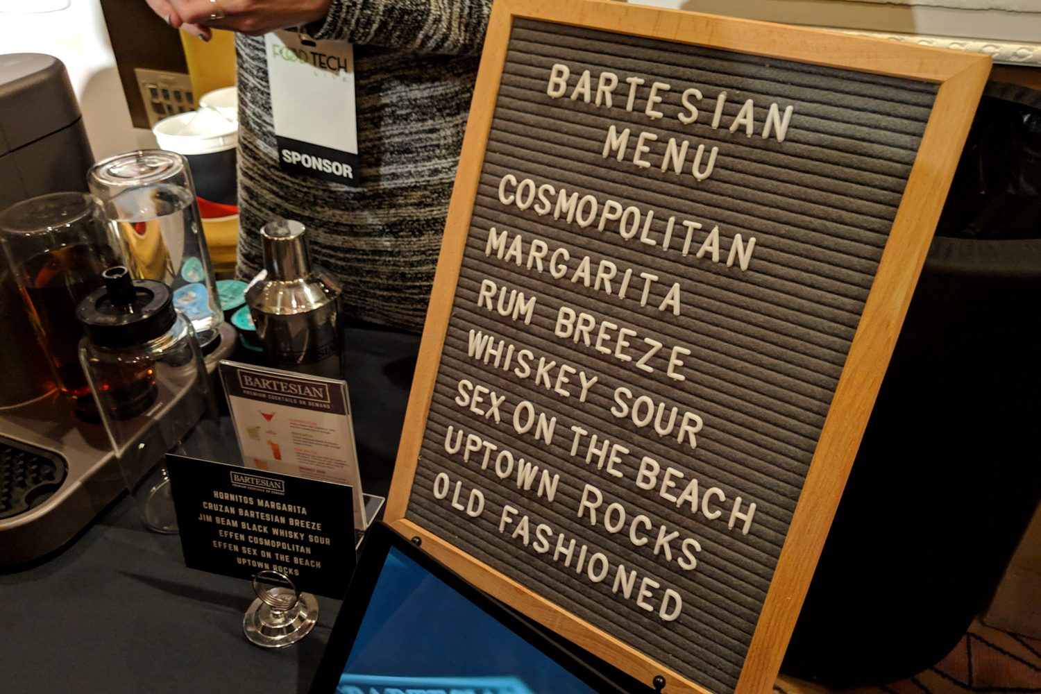 dispositivos experiencias divertidas foodtech ces 2019 bartesian cocktail machine 1