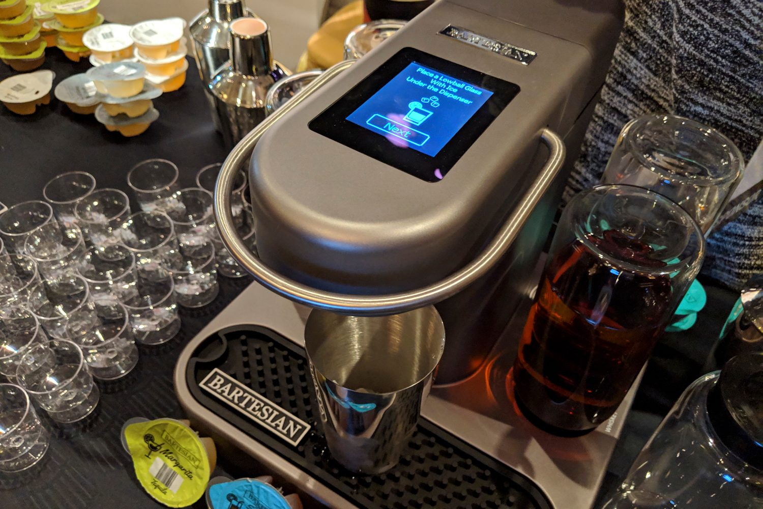 dispositivos experiencias divertidas foodtech ces 2019 bartesian cocktail machine 3