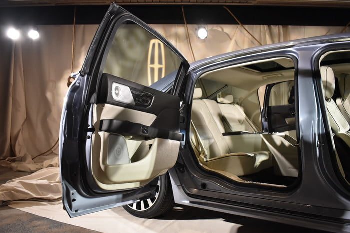 lincoln continental edicion 80 aniversario dsc 0760 700x467 c