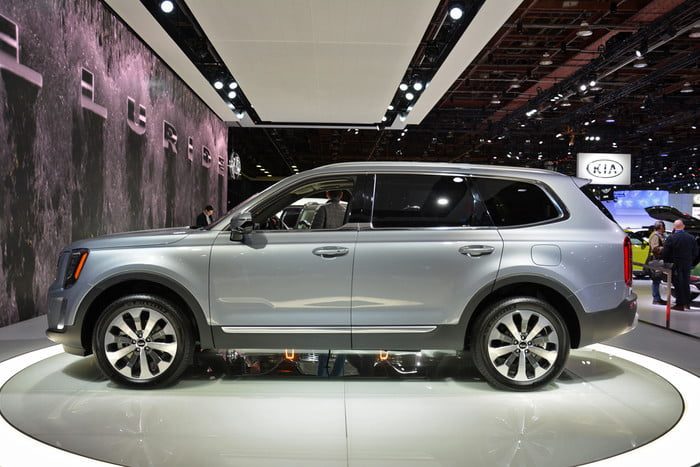kia telluride suv salon detroit 2019 dt 3 700x467 c