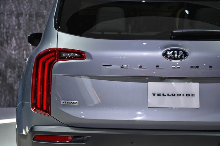kia telluride suv salon detroit 2019 dt 5 700x467 c