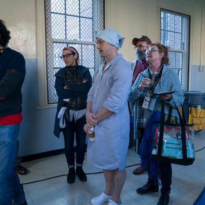 pelicula glass paco delgado vestuario production still 8