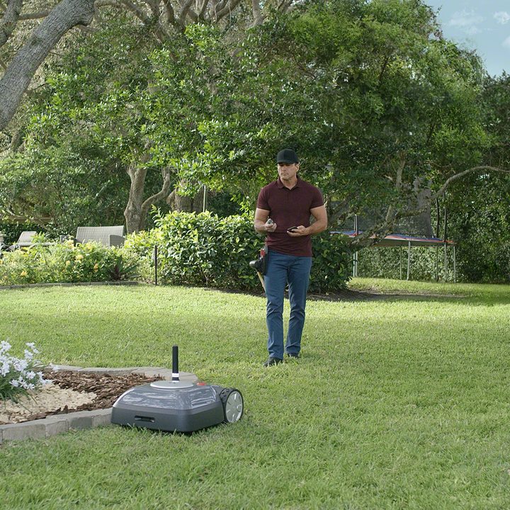 terra robot cortacesped roomba irobot photo lifestyle setup v2