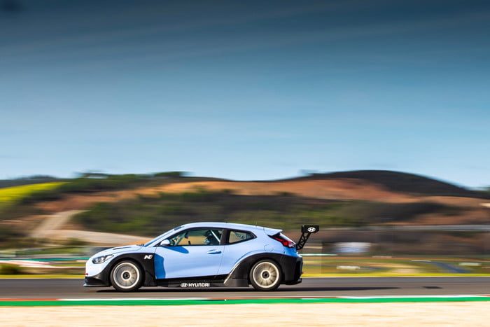 hyundai veloster n tcr imsa large 35110 velosterntcr 700x467 c