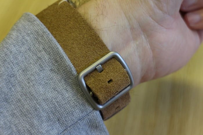 mejores correas apple watch meridio suede strap clasp 700x467 c