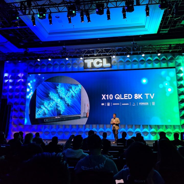 televisor TCL 8K con Roku