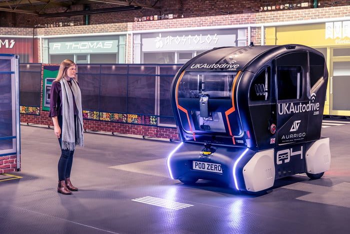 jaguar autonomos comunicacion peatones projectionpodwithout03 700x467 c