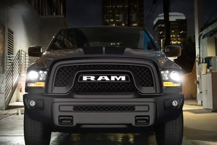 ram 1500 classic edicion especial warlock 2019 1 700x467 c