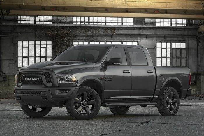 ram 1500 classic edicion especial warlock 2019 10 700x467 c