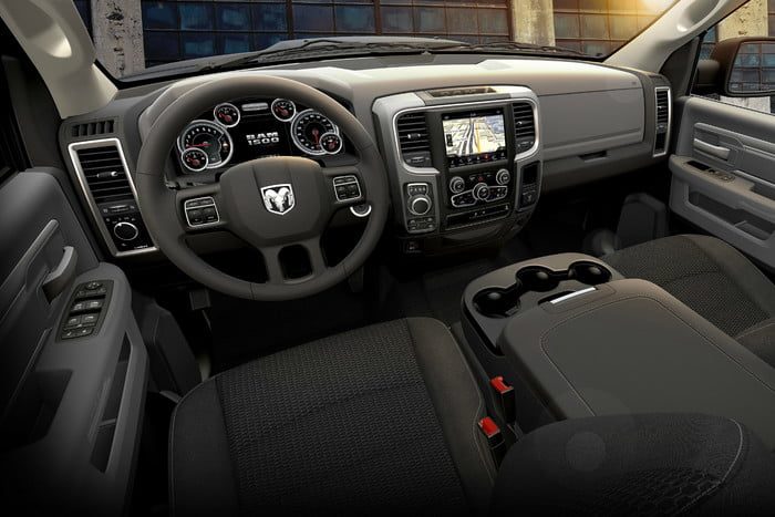 ram 1500 classic edicion especial warlock 2019 15 700x467 c