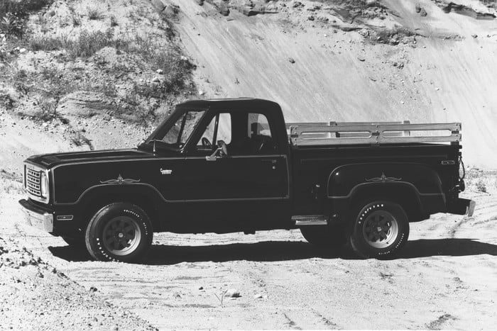 ram 1500 classic edicion especial warlock 2019 16 700x467 c