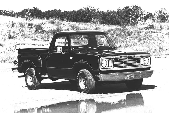 ram 1500 classic edicion especial warlock 2019 17 700x467 c