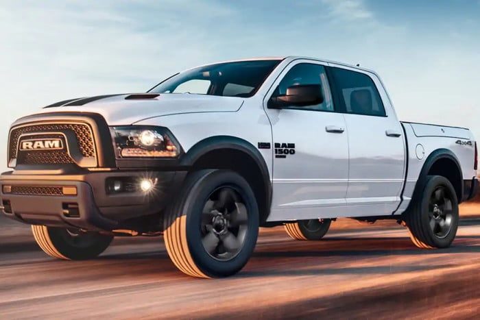 ram 1500 classic edicion especial warlock 2019 4 700x467 c
