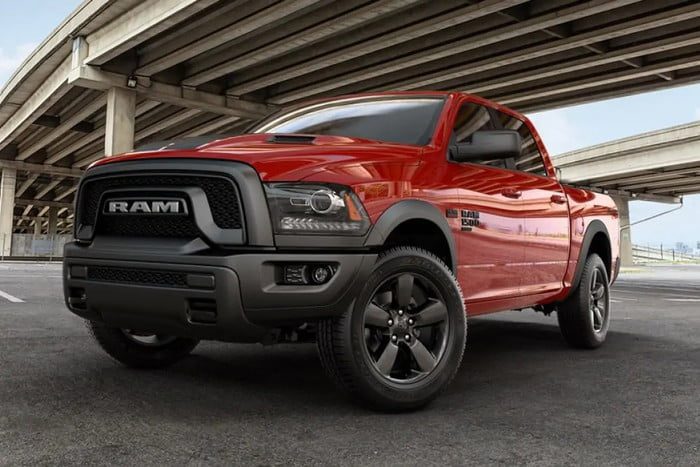 ram 1500 classic edicion especial warlock 2019 5 700x467 c
