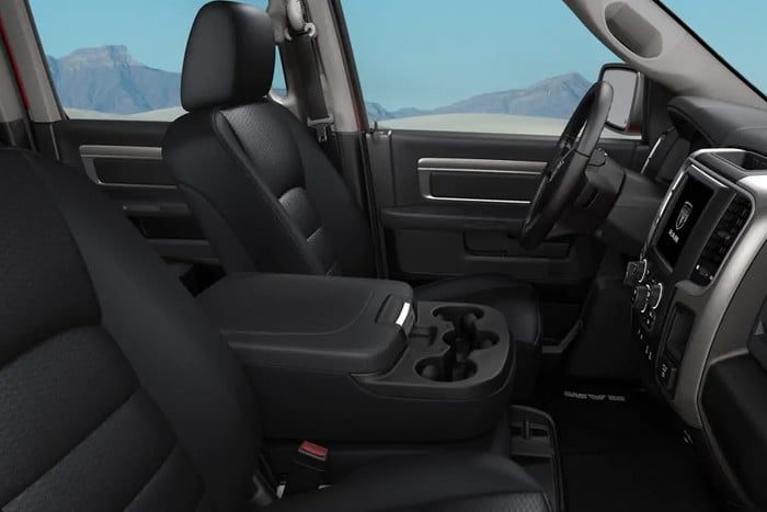 ram 1500 classic edicion especial warlock 2019 7 700x467 c