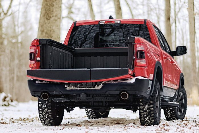 ram 1500 gmc sierra portalon trasero 2019 multifunction tailgate 3 700x467 c