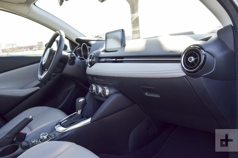 revision toyota yaris xle 2019 sedan review 6860 800x534 c