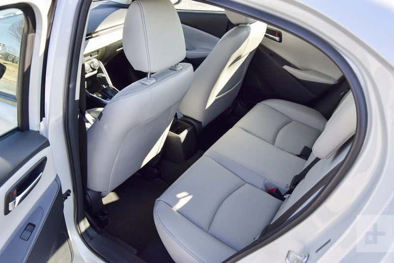 revision toyota yaris xle 2019 sedan review 6862 800x534 c