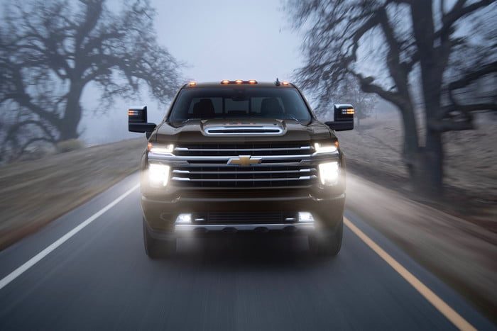 chevrolet silverado hd 2020 2 2500 high country 3 700x467 c