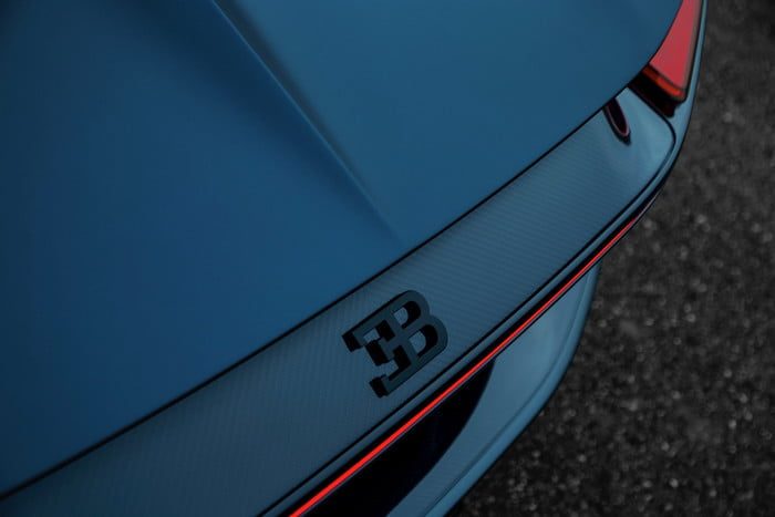 bugatti 110 aniversario chiron 61p0900 700x467 c