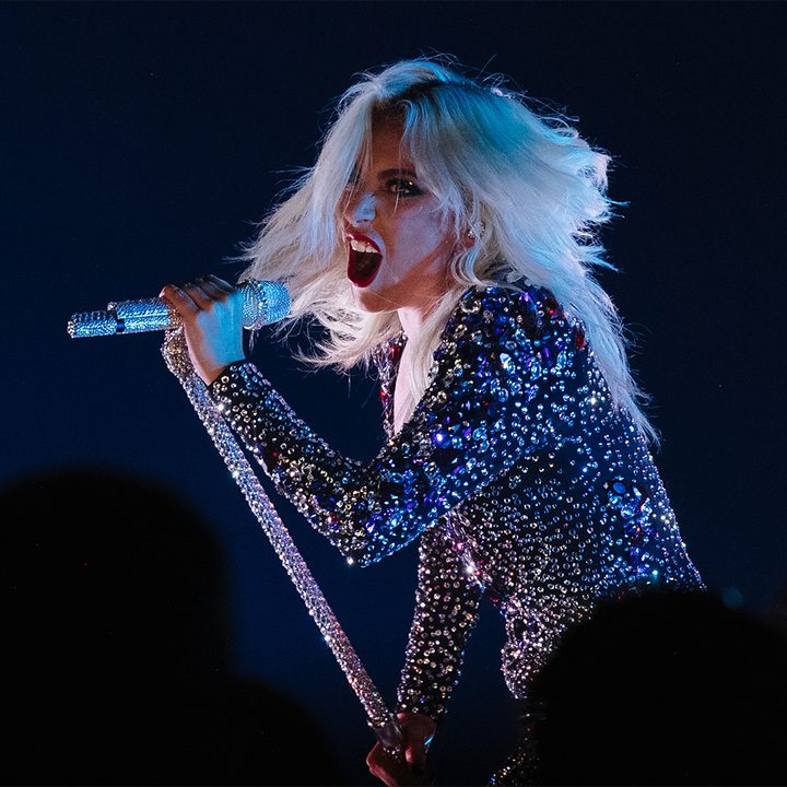 La artista Lady Gaga en el escenario