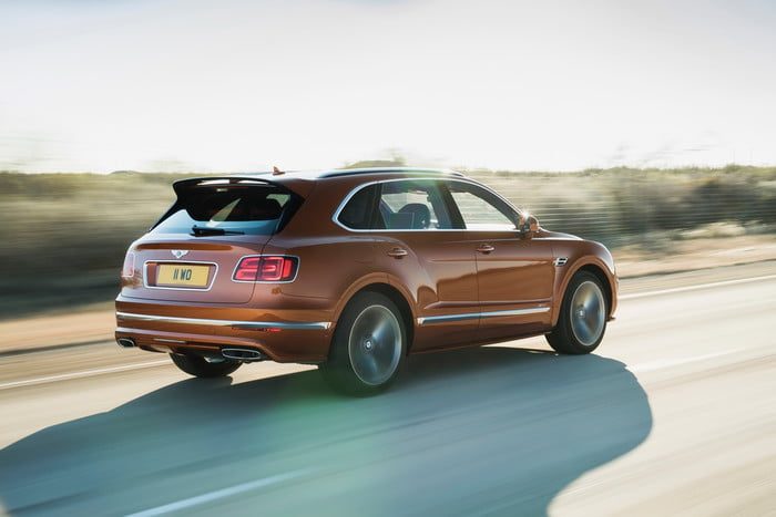 bentley bentayga speed lamborghini urus 5 700x467 c