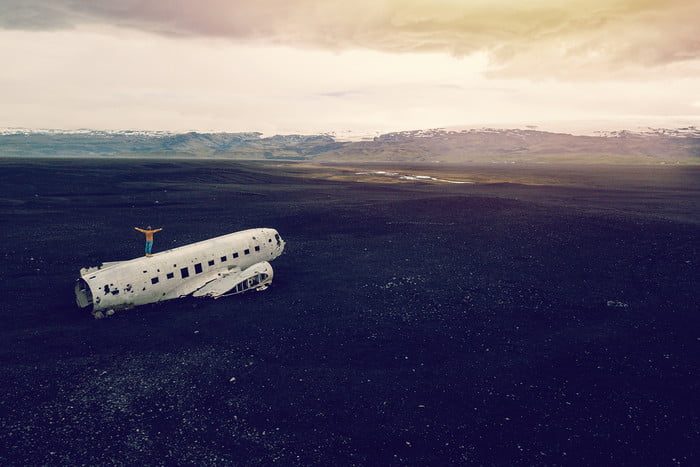 fotografia drones black sands airplane drone 700x467 c