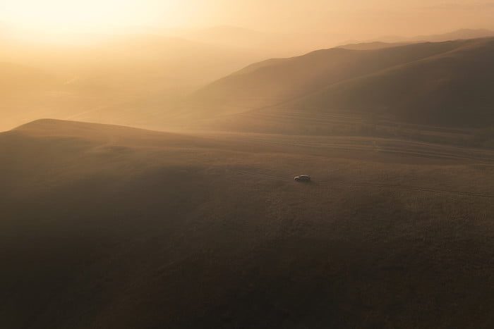 fotografia drones car field drone 700x467 c