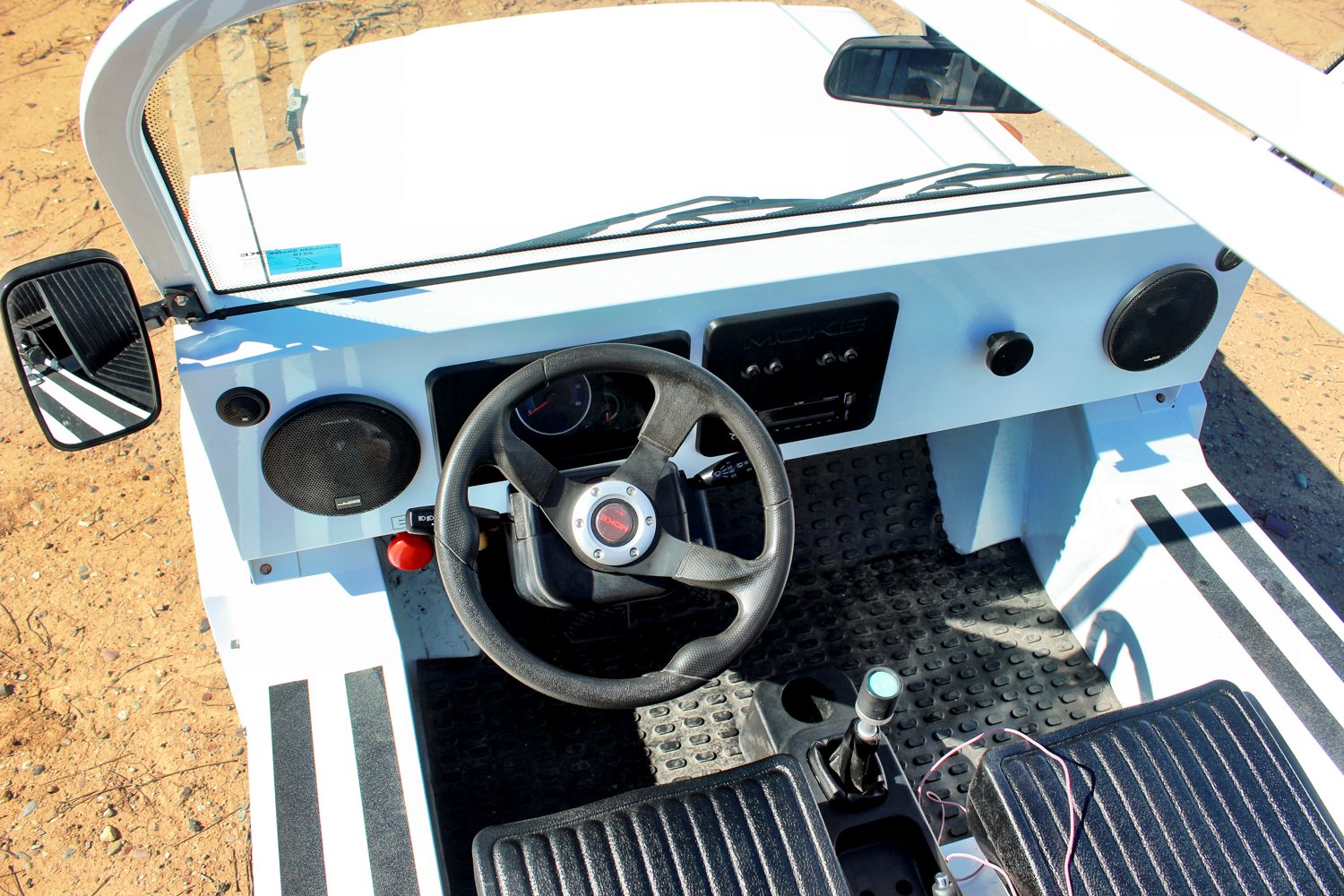 detras del volante emoke electrico e moke car 11