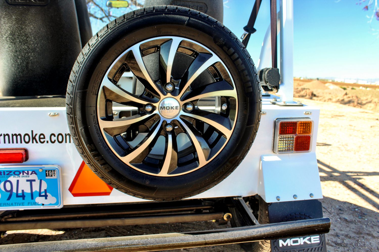 detras del volante emoke electrico e moke car 13