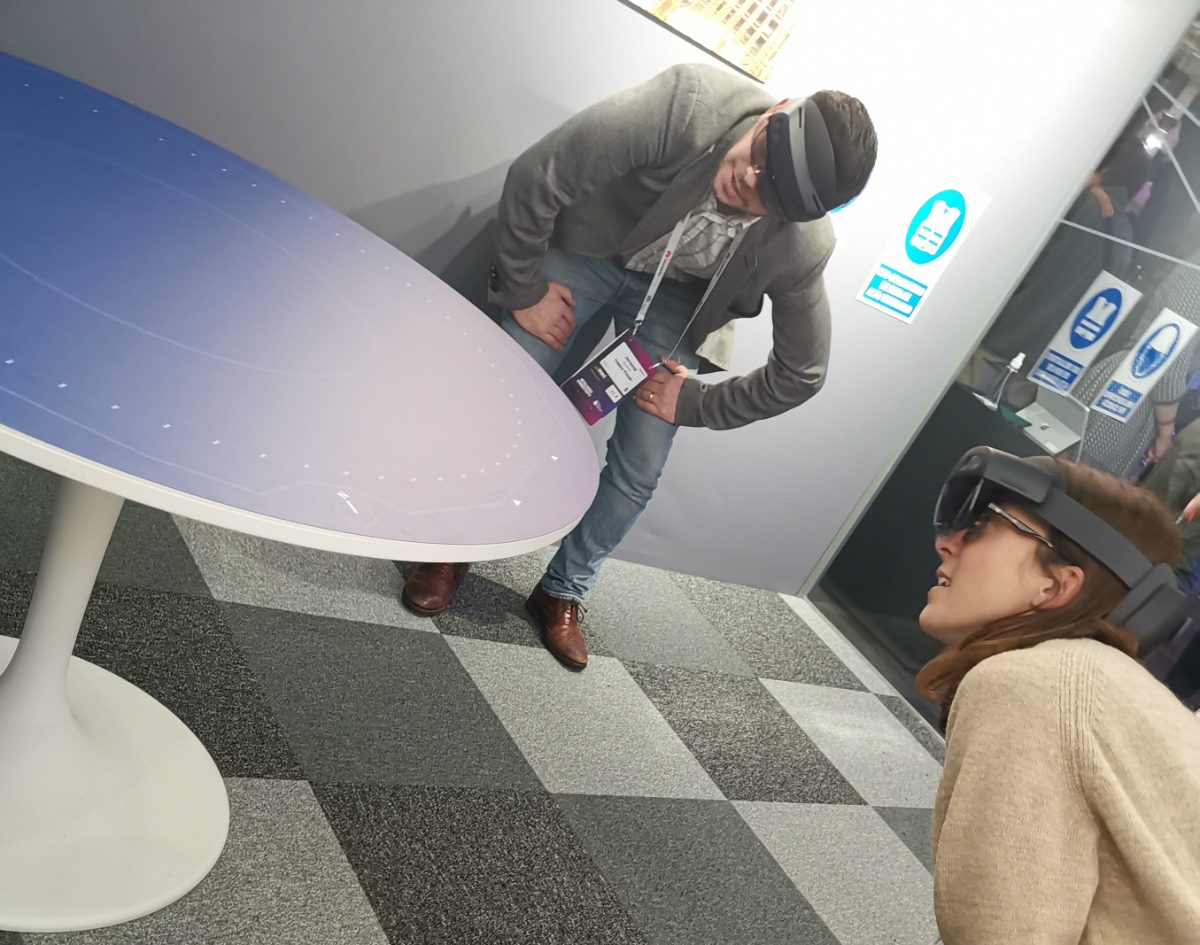 como se ve y siente el hololens 2 de microsoft hands on