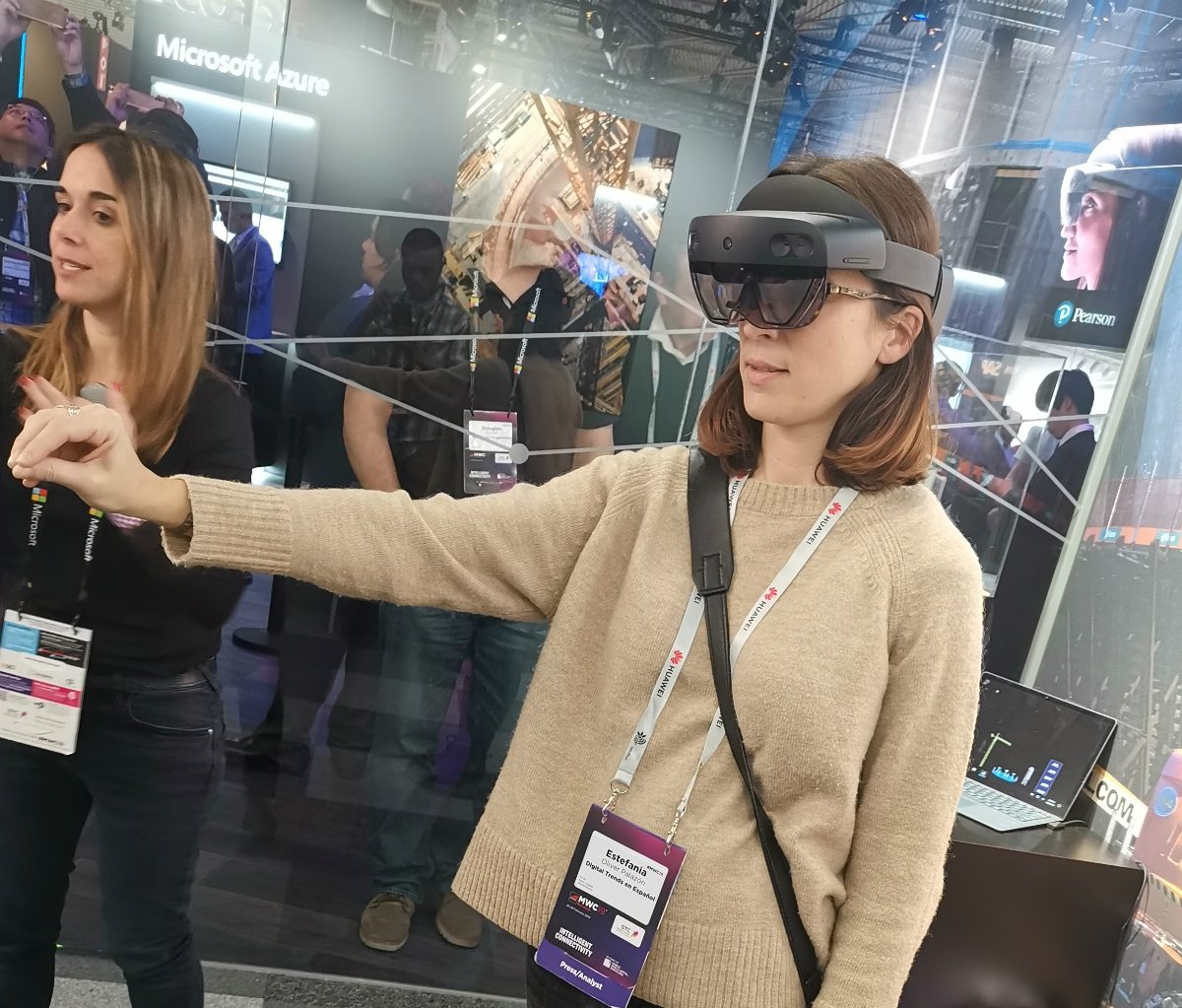 como se ve y siente el hololens 2 de microsoft hands on 4