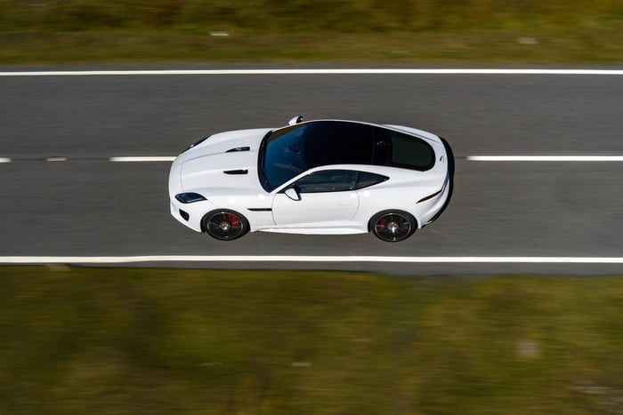 jaguar f type checkered flag jag 20my european model shown 11 700x467 c