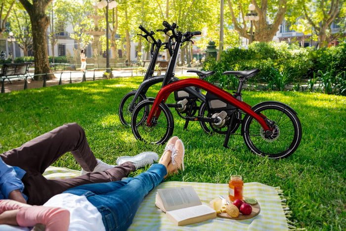 general motors bicicleta electrica ariv the compact design of ebikes allow for easy transit and mo 700x467 c